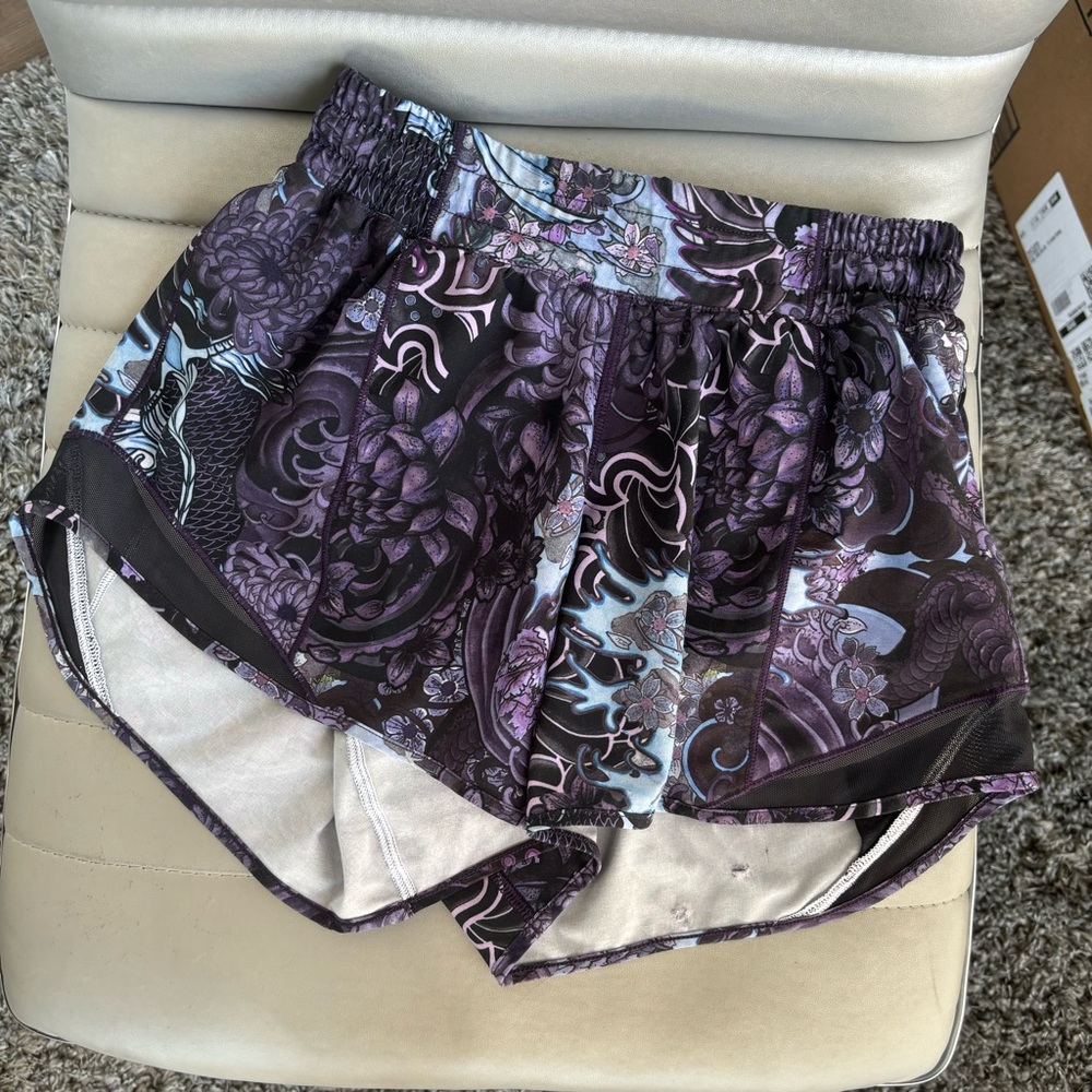 Lululemon - Hotty Hot Short -  size 4